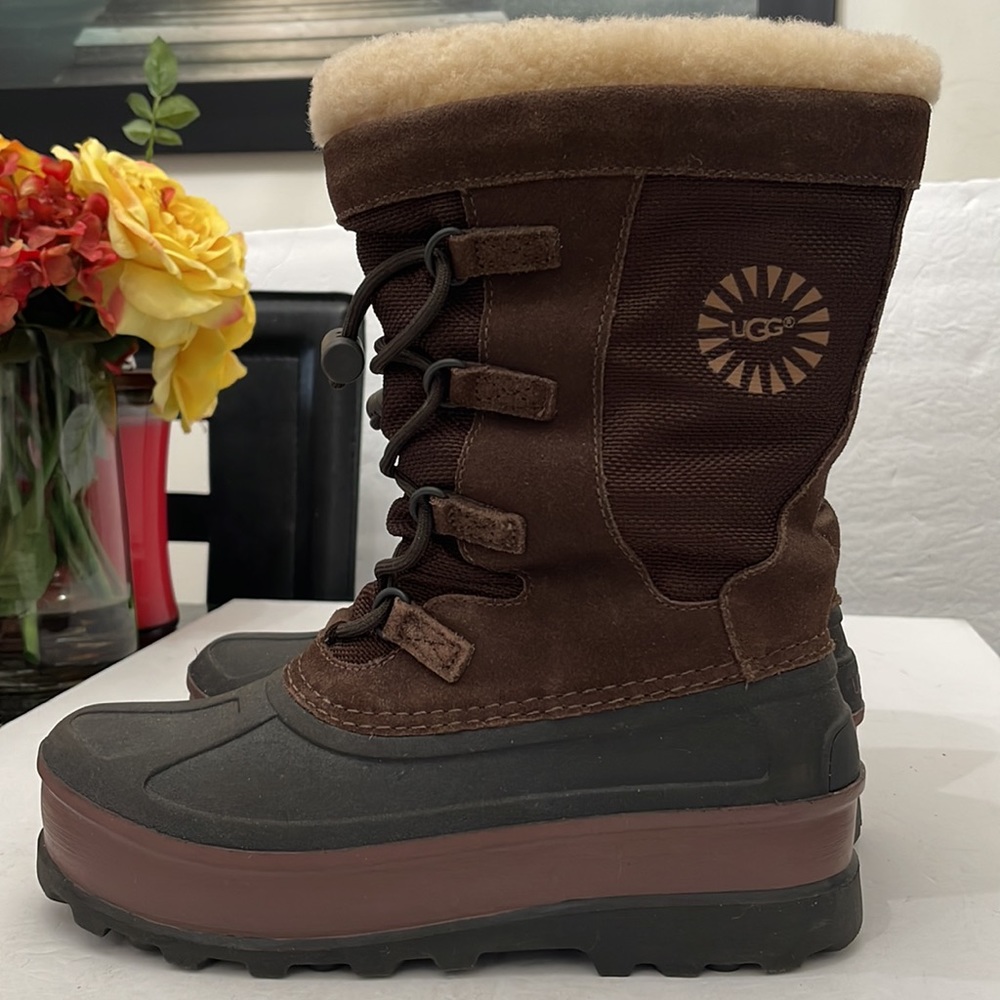 UGG WINTER SNOW BOOTS WOMENS SIZE 6 EU 36